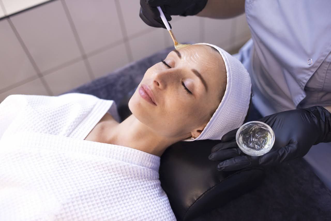 infographic for THE LIFECYCLE OF A CHEMICAL PEEL: FROM START TO FINISH