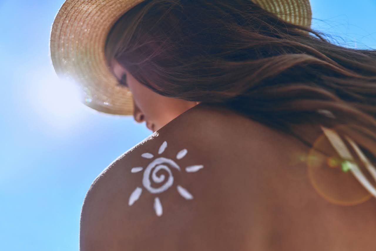 infographic for HOW TO SOOTHE YOUR CLIENT’S SUNBURNED SKIN