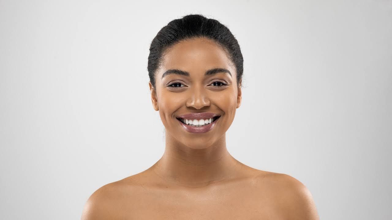 infographic for WHEN TO CHOOSE MICRONEEDLING VS CHEMICAL PEELS FOR CLIENTS