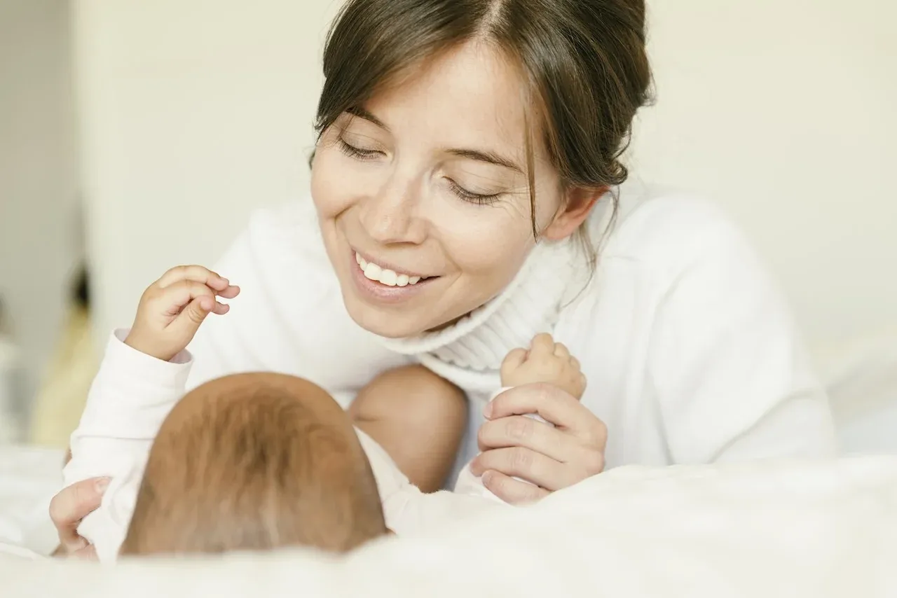 HOW TO ADJUST SKINCARE FOR POSTPARTUM SKIN CHANGES